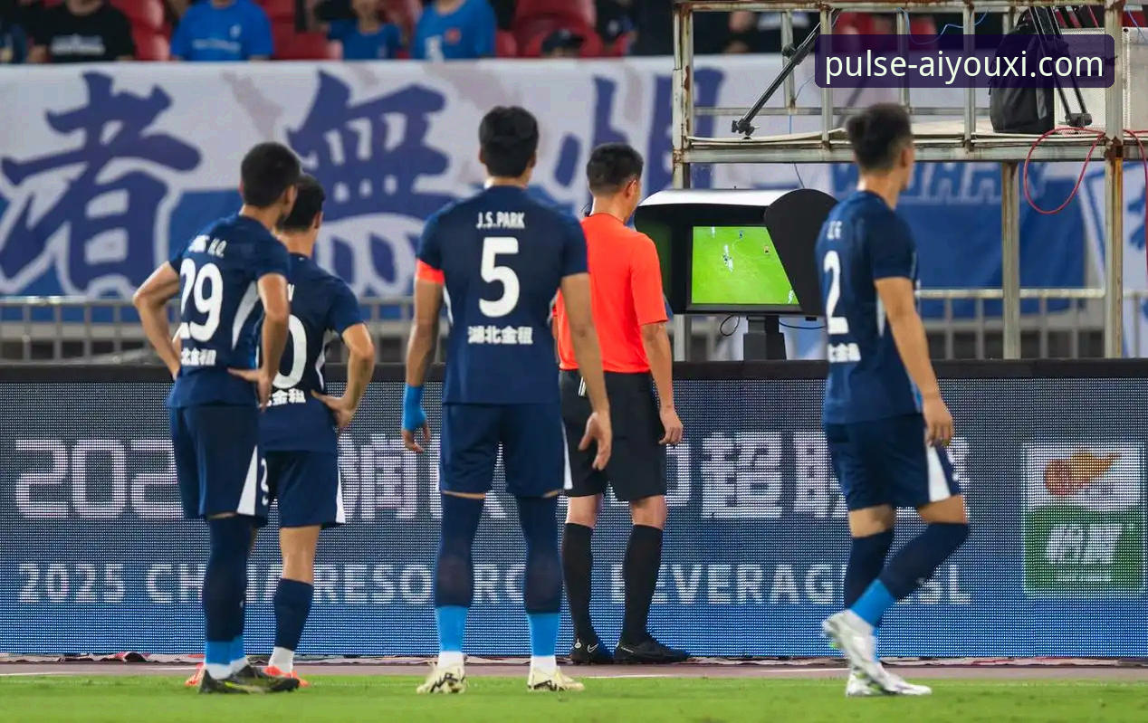 青岛海牛3-1力克上海海港：13年等待vs1场复仇，这场逆袭战如何改变中超格局？
